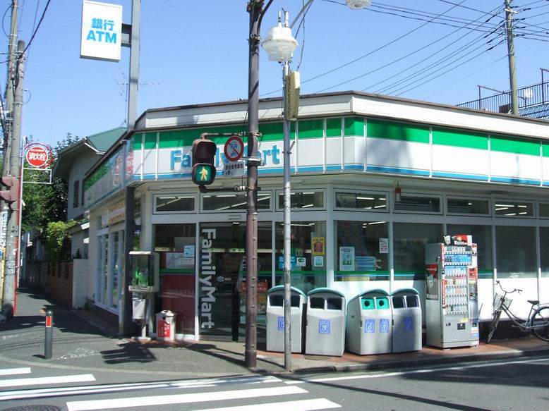 コンビニ　ファミリーマート東伏見駅前店（コンビニ）まで535m