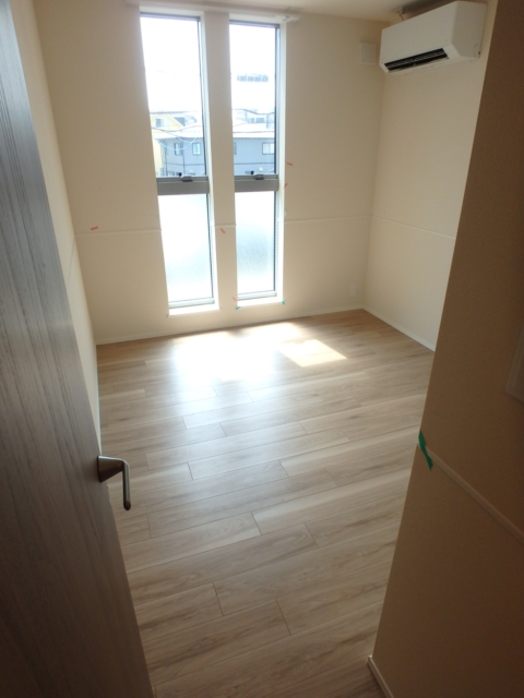 その他部屋・スペース　●各部屋にエアコン完備。
