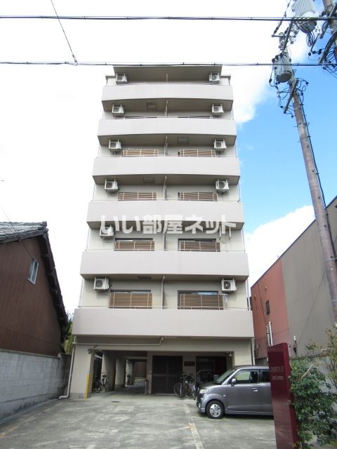伊賀市上野小玉町のマンションの建物外観