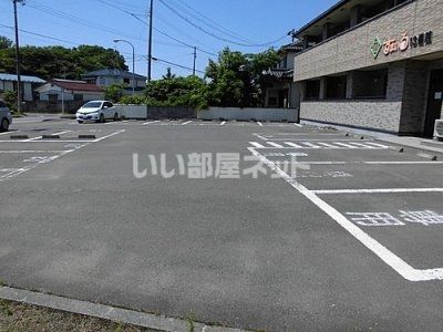 【すまいる１３番館の駐車場】