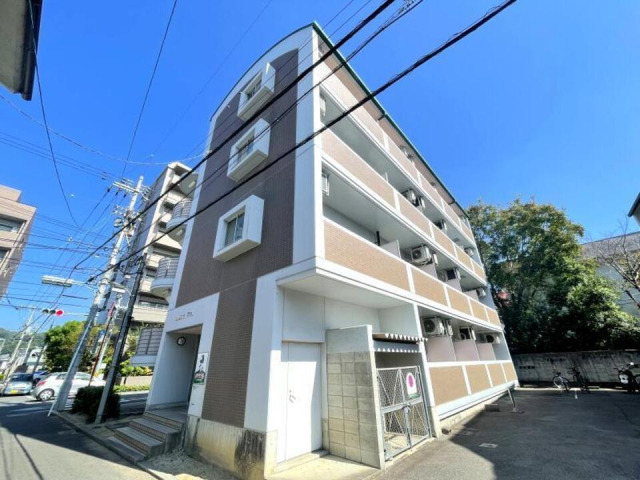 松山市道後喜多町のマンションの建物外観