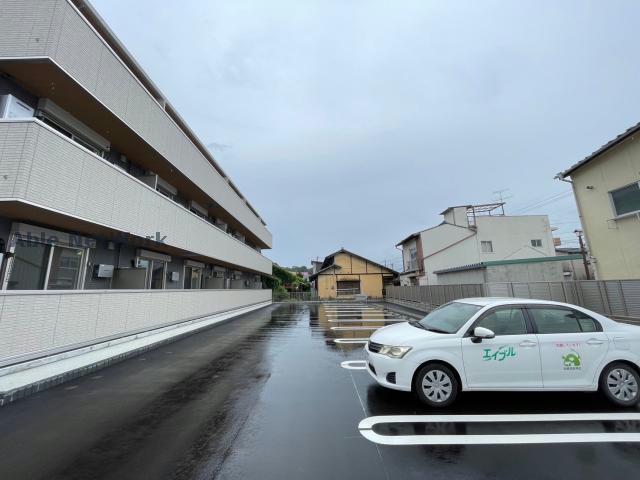 【菊池市隈府のアパートの駐車場】