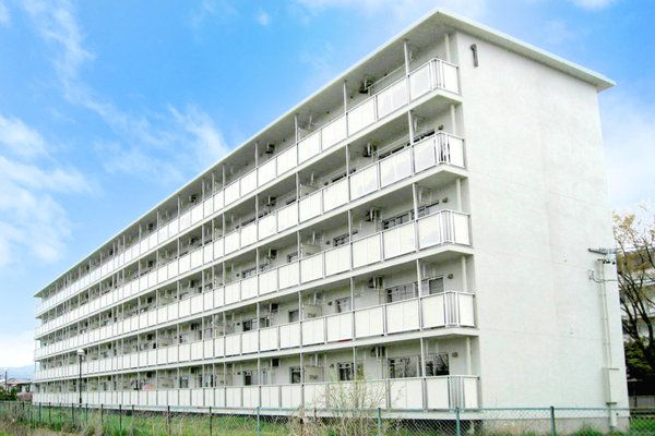 【ビレッジハウス柳原1号棟の建物外観】