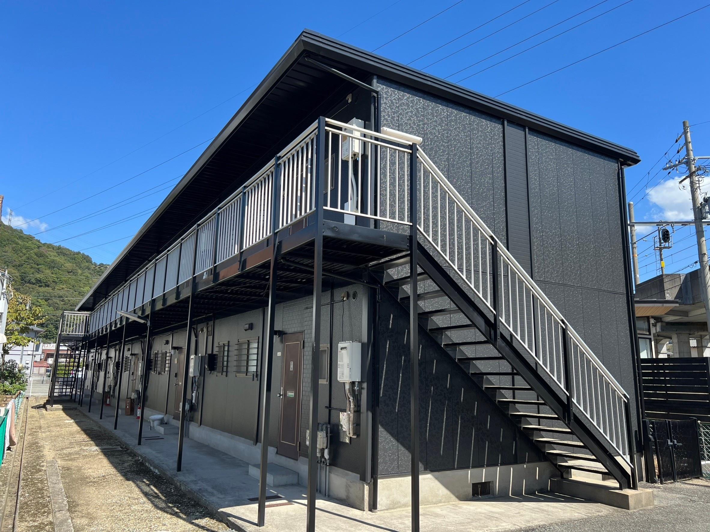 【カナロア野里駅前の建物外観】