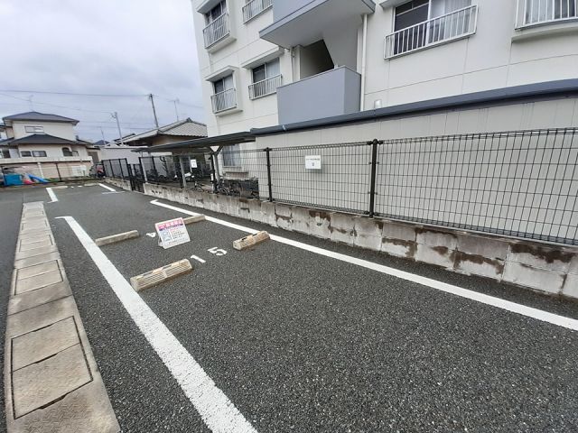 【リバーサイド今の庄の駐車場】