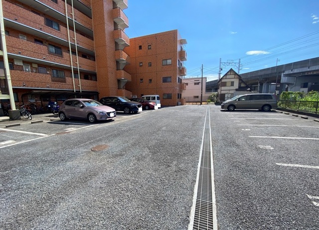 【市川市原木のマンションの駐車場】