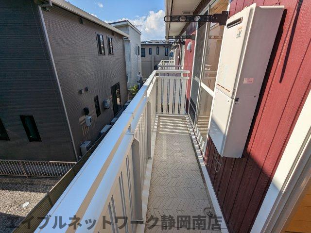 バルコニー　暖かな日差しのふりそそぐバルコニー