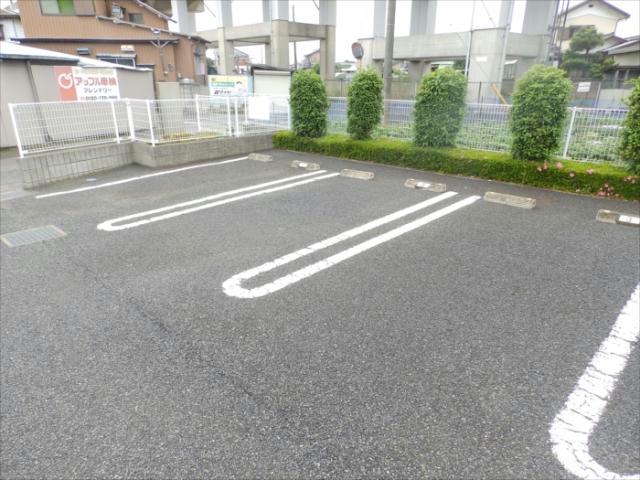 【古河市大山のアパートの駐車場】