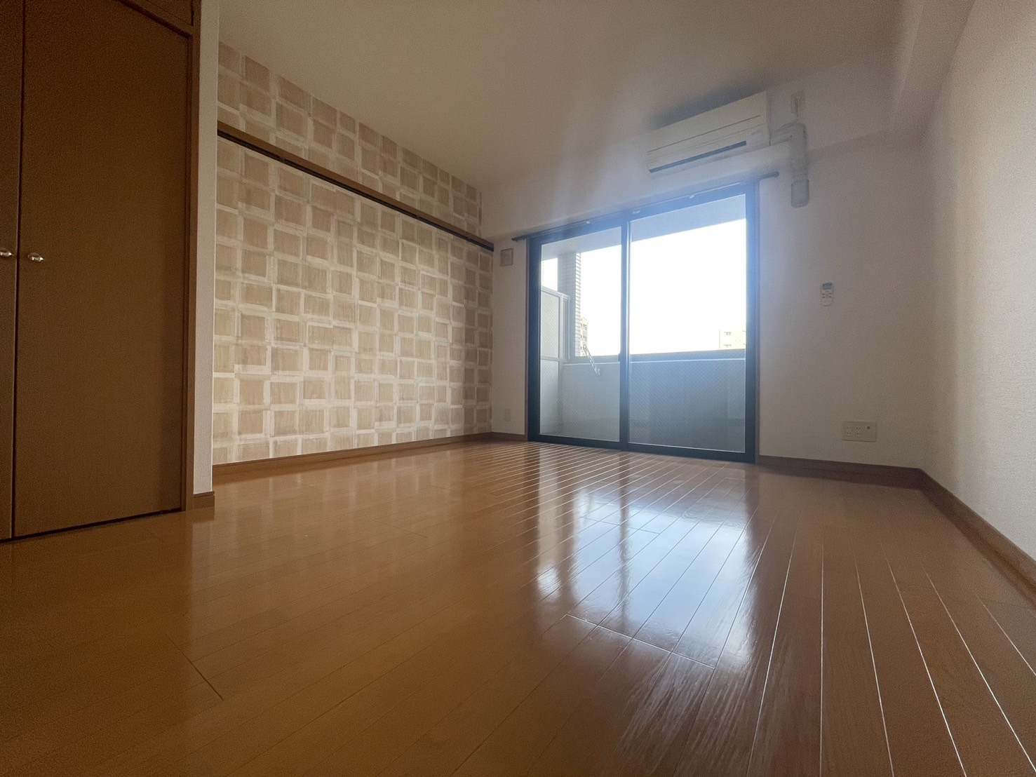 ピュアドーム箱崎ステーションの居間写真