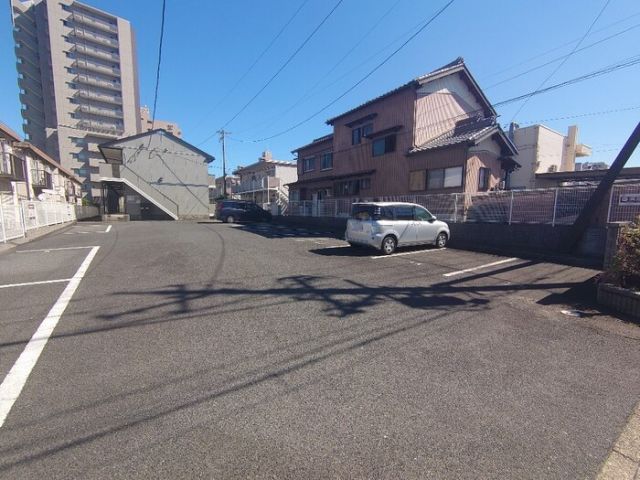 【海部郡蟹江町城のアパートの駐車場】