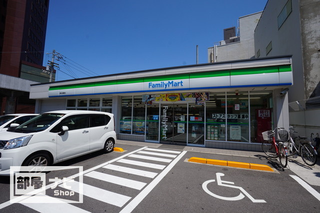 コンビニ　ファミリーマート栗林公園前店（コンビニ）まで400m