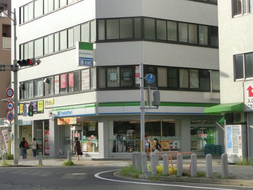 【名古屋市千種区鹿子町のアパートのコンビニ】