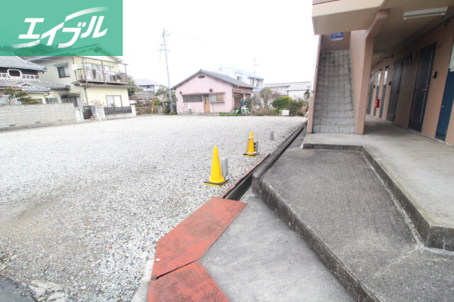 【プレザントあおばIII号棟の駐車場】