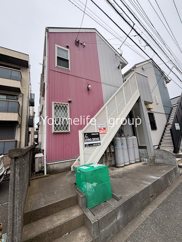 【相模原市南区東林間のアパートの建物外観】