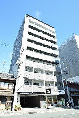 京都市上京区西北小路町のマンションの建物外観