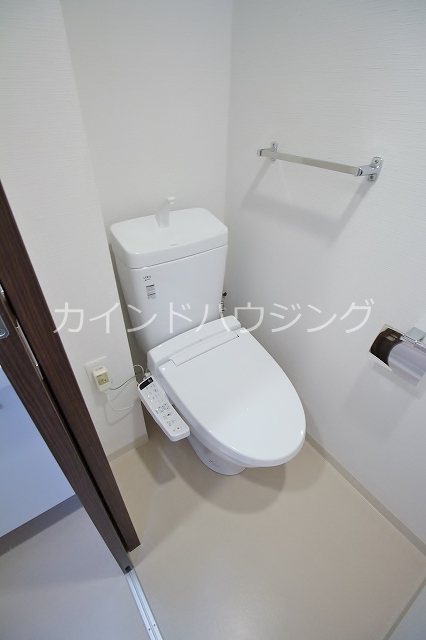 トイレ　温水洗浄便座