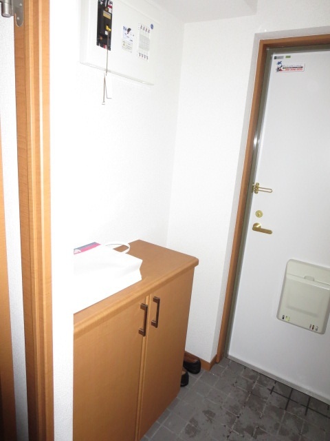 玄関　２０５号室の写真を利用