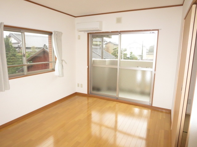 居室・リビング　２０５号室の写真を利用