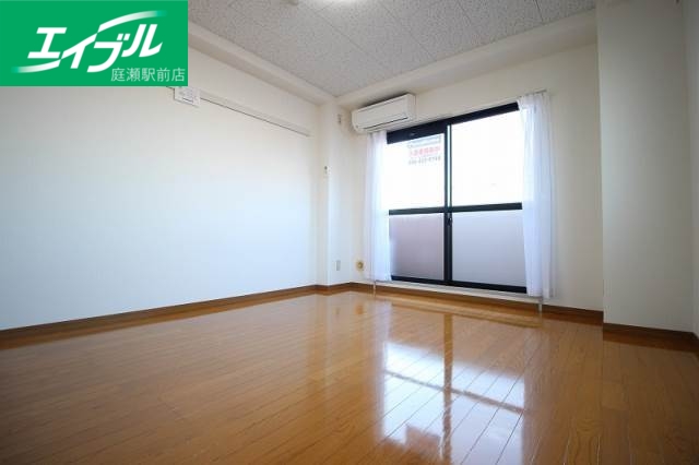 居室・リビング　同タイプの部屋画像です