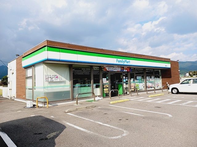 コンビニ　ファミリーマート東温南方店様（コンビニ）まで600m