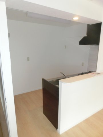 居室・リビング　エスポワール保土ヶ谷　キッチン全体