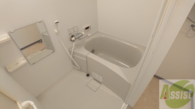 バス・シャワールーム　お風呂になります。一日の疲れを癒してくださいね。