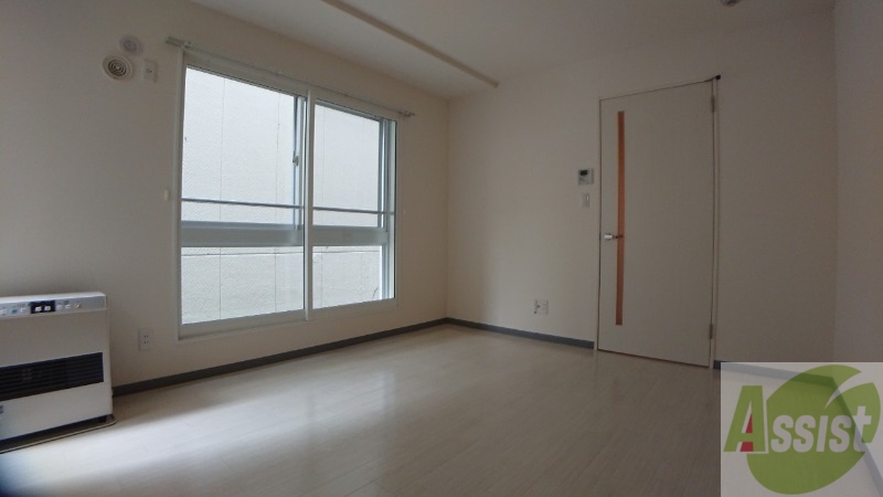 居室・リビング　リビングです。木目のフローリングが落ち着きますね。