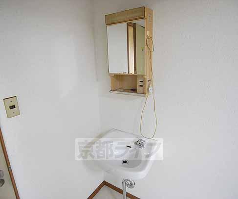 洗面設備　毎朝の鏡チェック欠かさずに