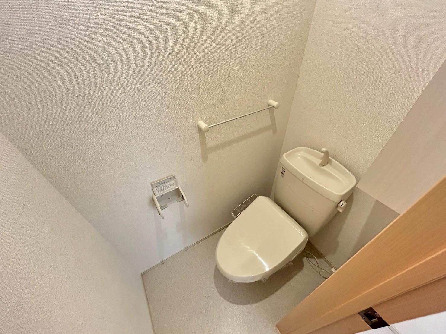 トイレ　温水洗浄暖房便座付トイレ