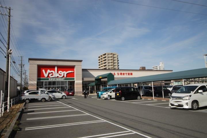 スーパー　バロー東起店（スーパー）まで819m