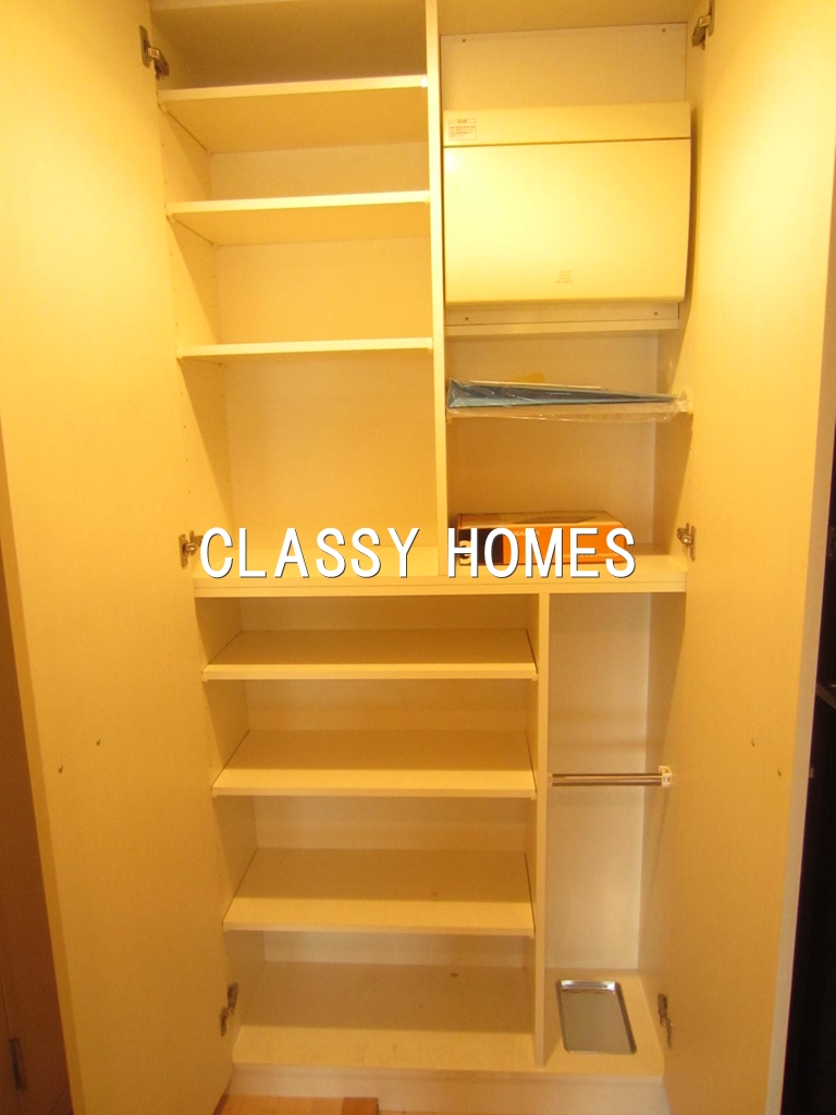 玄関　2005年竣工　プレール・ドゥーク品川仙台坂：玄関収納