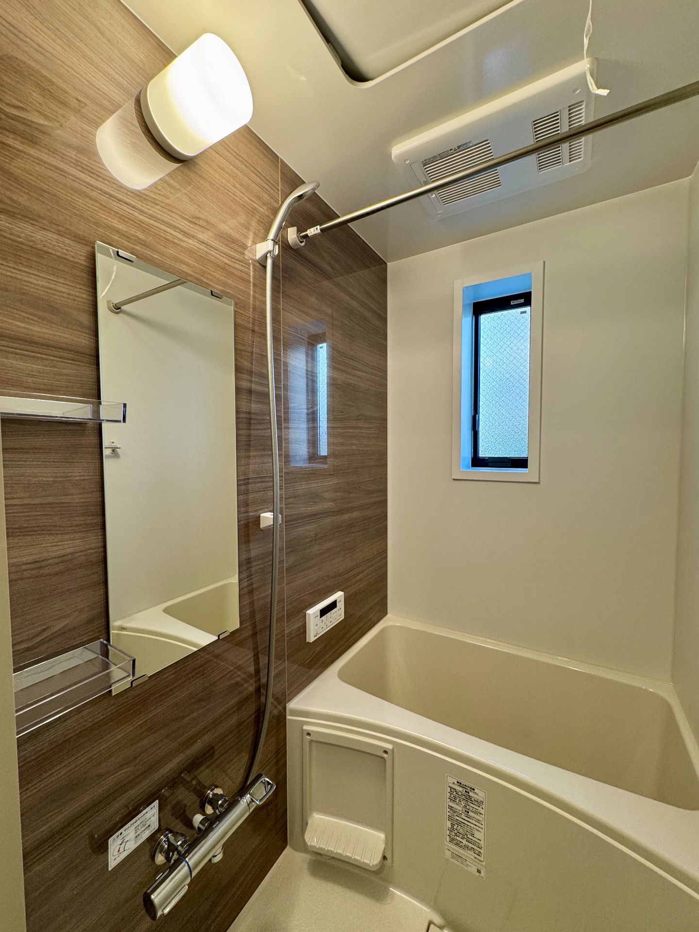 バス・シャワールーム　浴室乾燥完備！