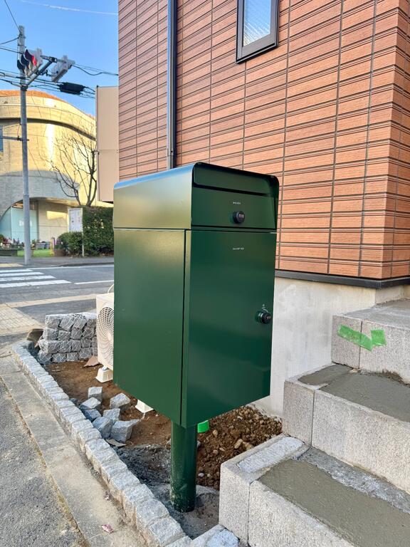 エントランス　各戸にメールボックス＋宅配BOX付き♪