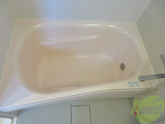 バス・シャワールーム　バスルームはこちらです。広々としてゆったり休めます。