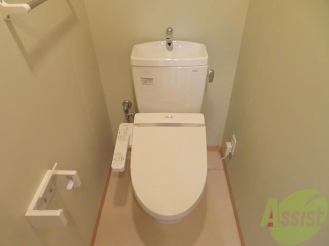 トイレ　ウォシュレット機能がついたトイレです。安心して使用できます