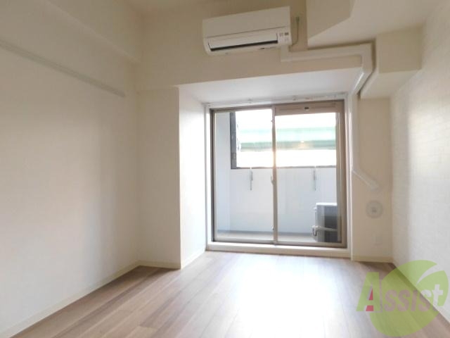 居室・リビング　フローリング貼りの綺麗な室内です