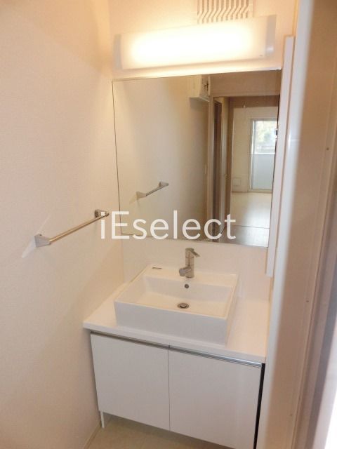 洗面設備　便利な洗髪洗面化粧台です。