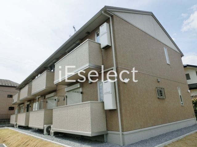 建物外観　前面駐車場で日当たり良好