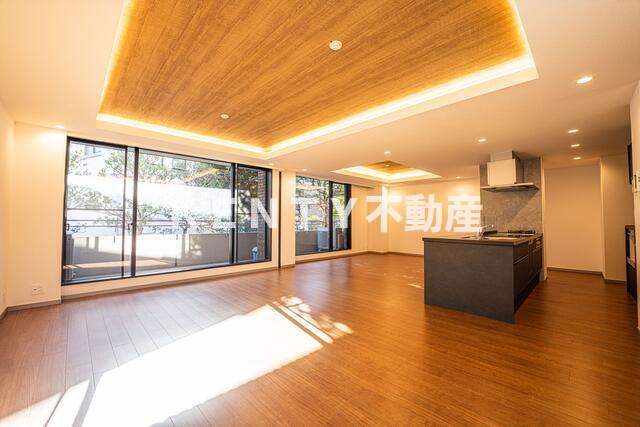 居室・リビング　こちらのリビングで趣味の時間をお楽しみください