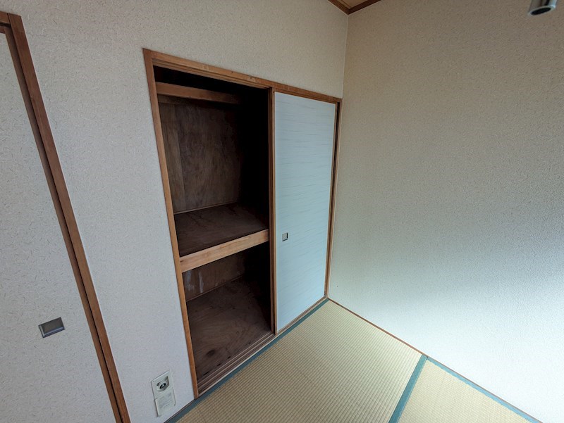 シロハイヌ門戸の内装写真