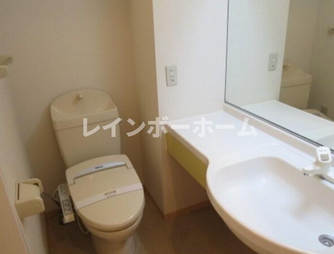 洗面設備　ゆったりとスペースのある洗面所