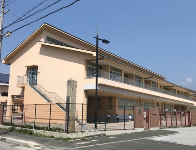 小学校　長浜市立湯田小学校（小学校）まで400m
