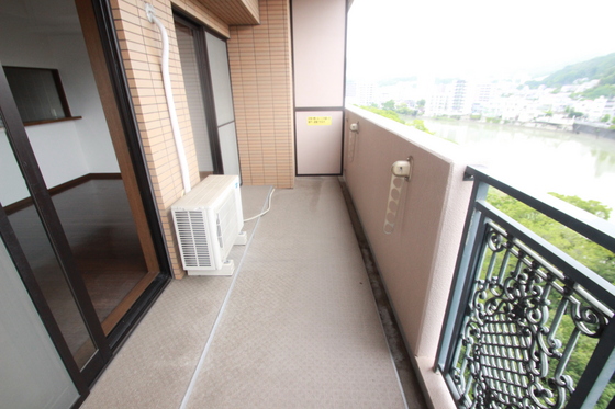 バルコニー　※別の部屋の写真です