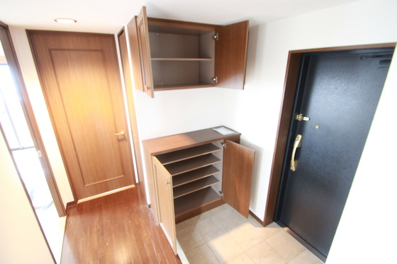 玄関　※別の部屋の写真です