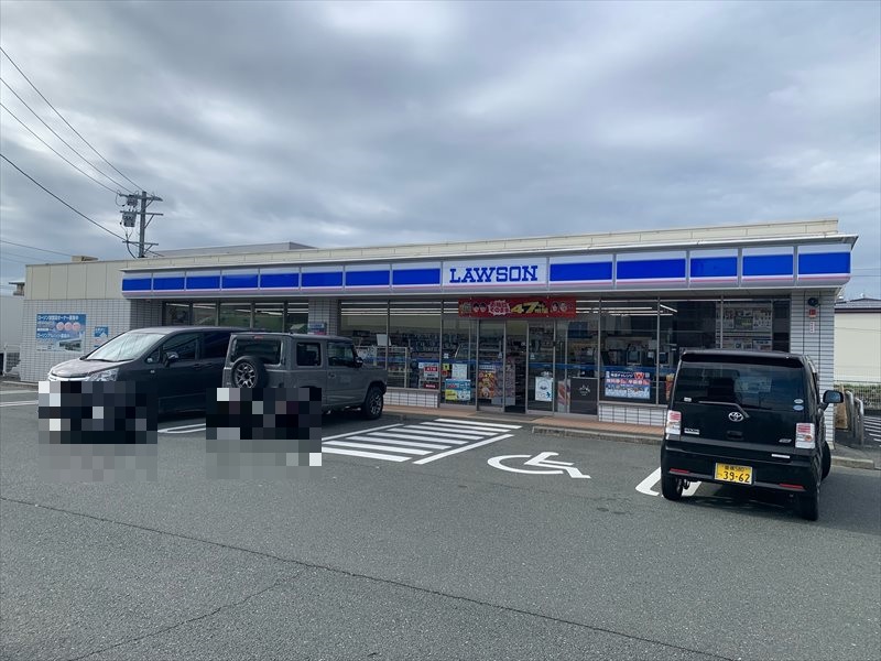 コンビニ　ローソン 豊川国府店（コンビニ）まで900m