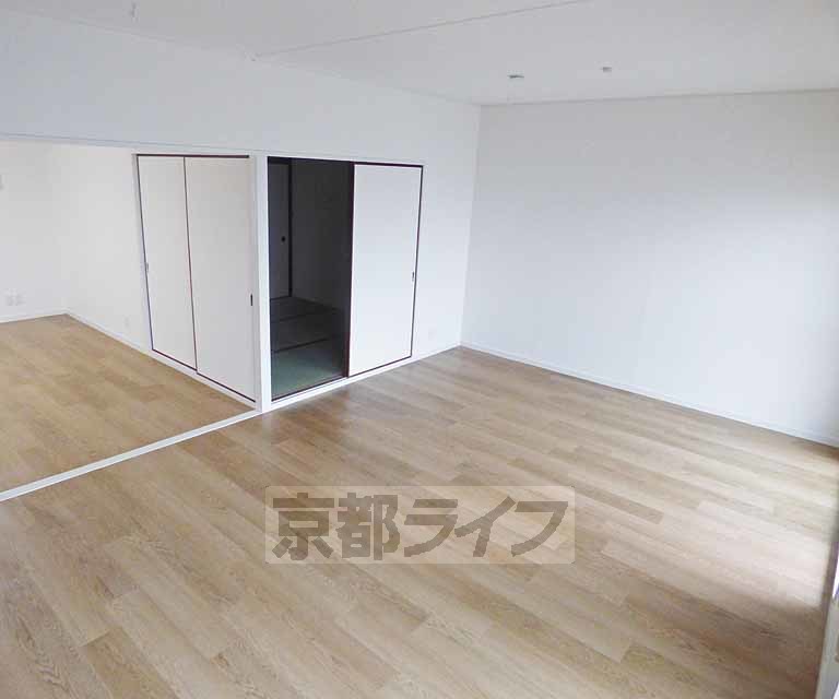 居室・リビング　広々としたリビングです。