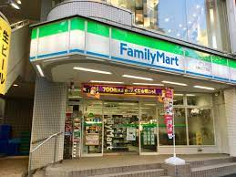 コンビニ　ファミリーマート 北青山二丁目店（コンビニ）まで101m