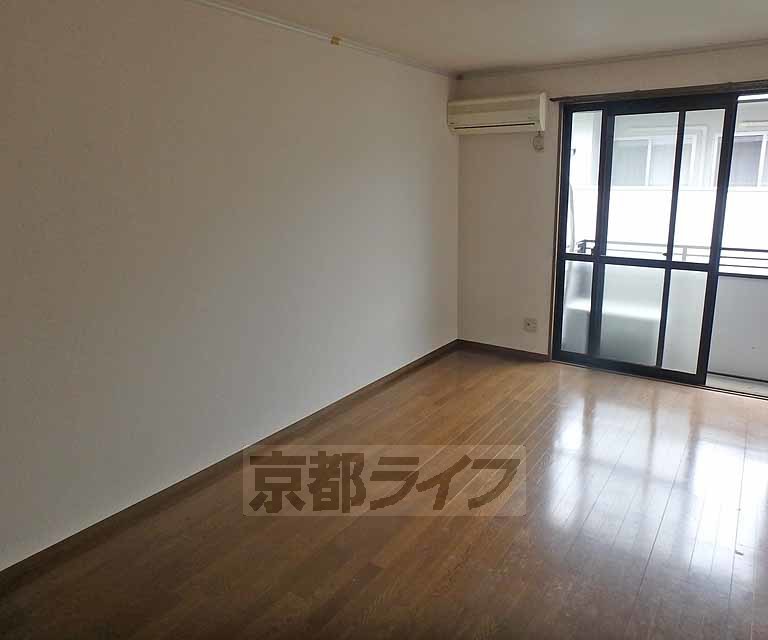 居室・リビング　広めのお部屋です。