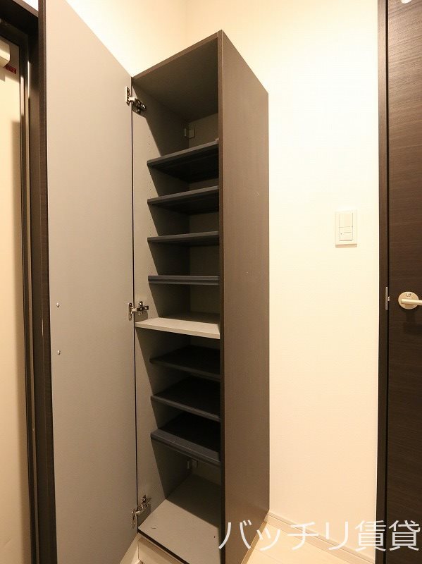 玄関　建設中の為、現状優先。類似タイプ