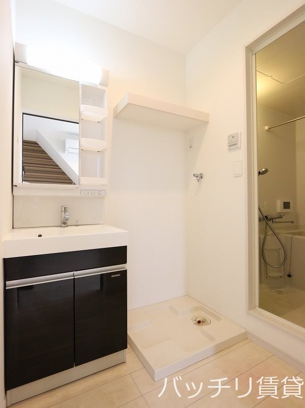 洗面設備　建設中の為、現状優先。類似タイプ